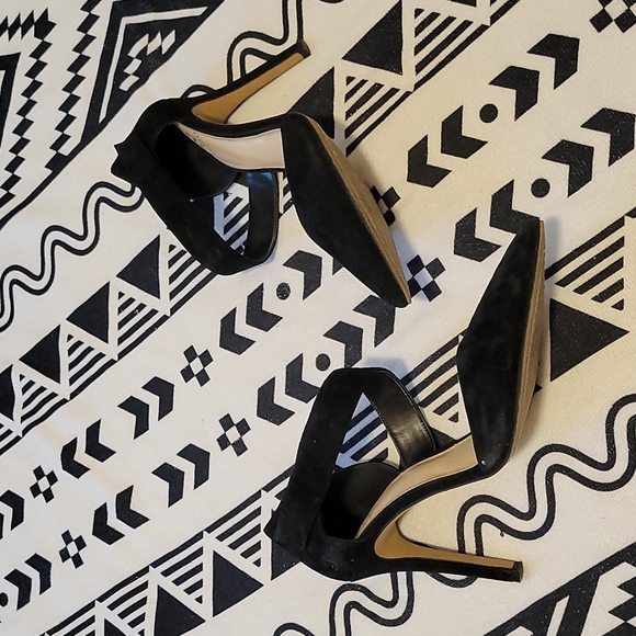 Shoes - Picture 1 of 4